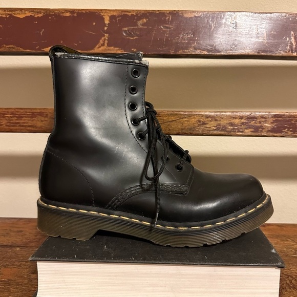 Dr. Martens 1460 Black Smooth Leather Lace Up Boots 8 Hole Classic Military Docs - Picture 2 of 14